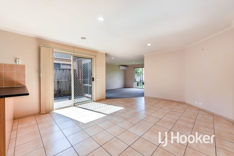 Photo - 25 Catherine Place, Pakenham VIC 3810 - Image 8