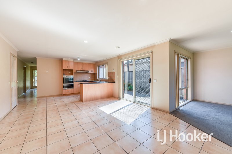 Photo - 25 Catherine Place, Pakenham VIC 3810 - Image 9