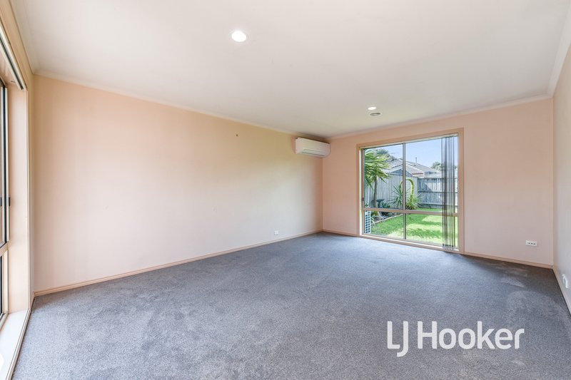 Photo - 25 Catherine Place, Pakenham VIC 3810 - Image 10