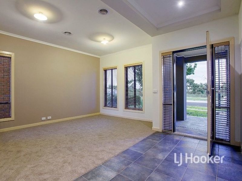 Photo - 25 Central Park Avenue, Point Cook VIC 3030 - Image 2