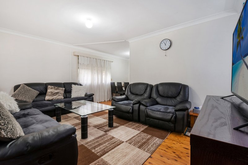 Photo - 25 Chelsea Drive, Canley Heights NSW 2166 - Image 2