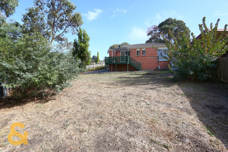 Photo - 25 Chinnock Court, Craigieburn VIC 3064 - Image 7