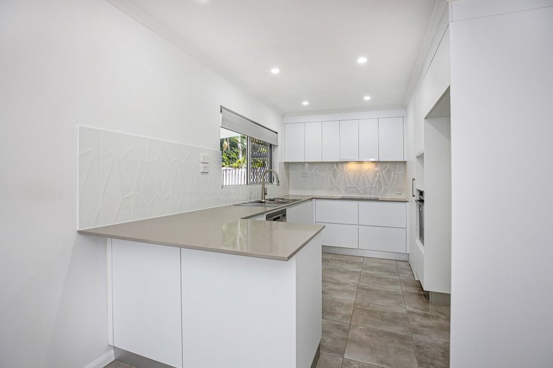 Photo - 25 Cicero Close, Mooroobool QLD 4870 - Image 9