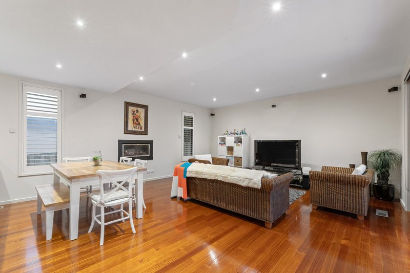 Photo - 25 Cinnabar Avenue, Mount Waverley VIC 3149 - Image 12