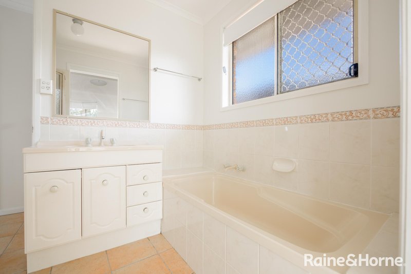 Photo - 25 Clarance Drive, New Auckland QLD 4680 - Image 9