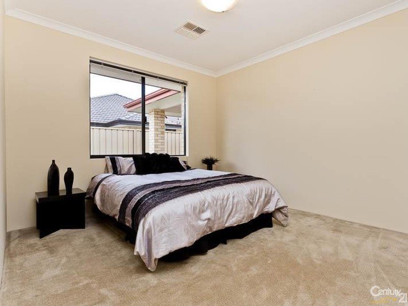 Photo - 25 Claridge Circle, Thornlie WA 6108 - Image 9