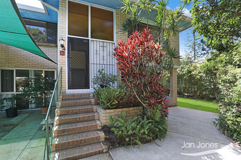 Photo - 25 Clifford St , Woody Point QLD 4019 - Image 2