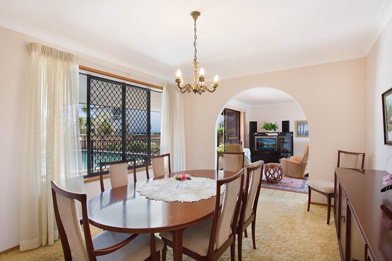 Photo - 25 Conifer Crescent, Broadbeach Waters QLD 4218 - Image 9