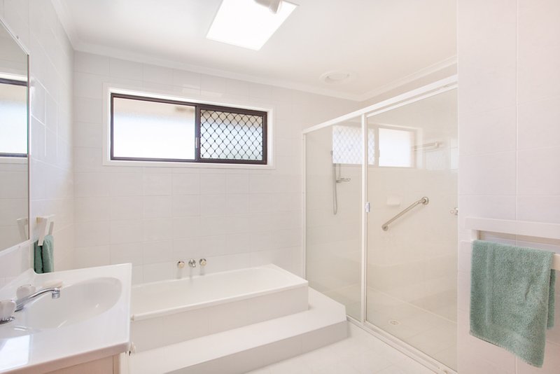 Photo - 25 Conifer Crescent, Broadbeach Waters QLD 4218 - Image 11