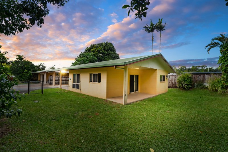 Photo - 2/5 Coolabah Close, White Rock QLD 4868 - Image 3
