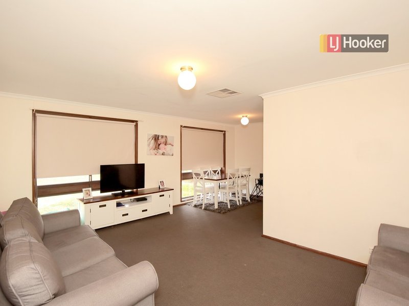 Photo - 25 Cox Avenue, Forest Hill NSW 2651 - Image 7