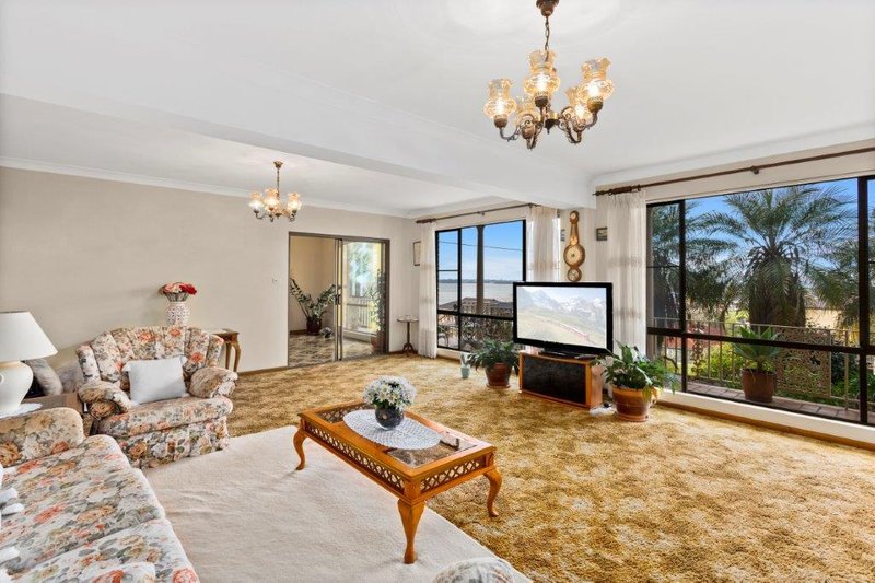 Photo - 25 Cuthbert Drive, Mount Warrigal NSW 2528 - Image 4