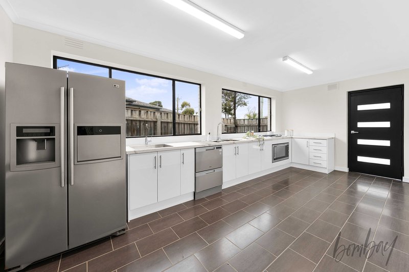 Photo - 25 Dallas Drive, Lalor VIC 3075 - Image 5