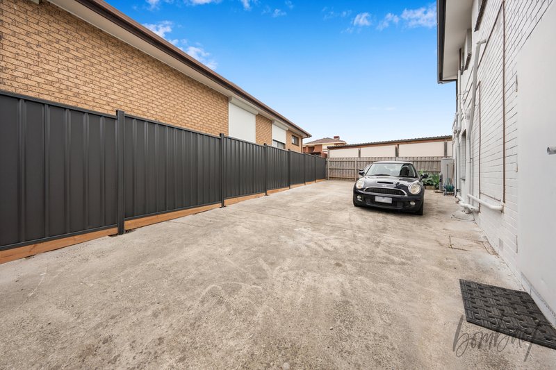 Photo - 25 Dallas Drive, Lalor VIC 3075 - Image 22