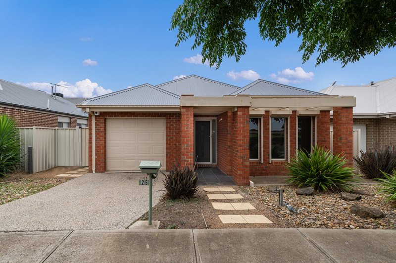 25 Daly Circuit, Caroline Springs VIC 3023