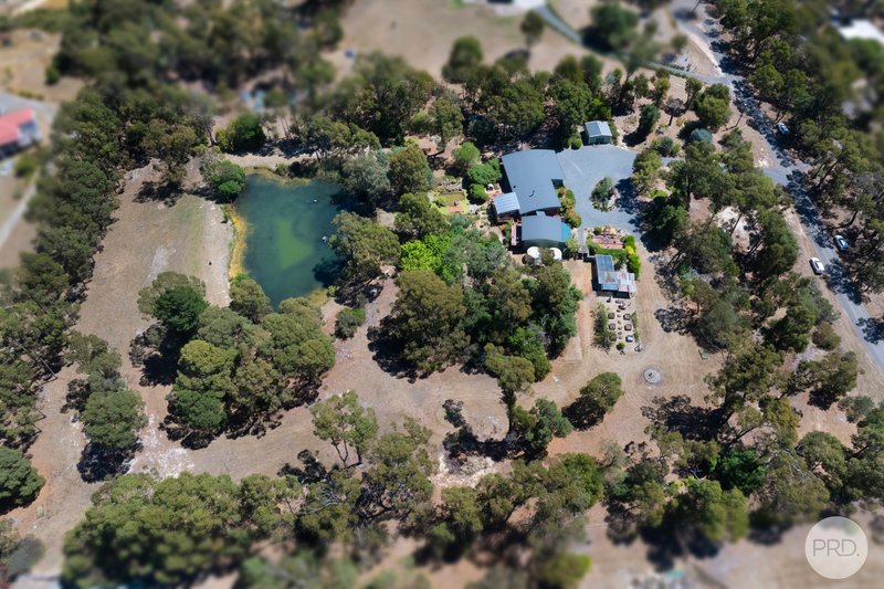 Photo - 25 De Regt Drive, Creswick VIC 3363 - Image 24