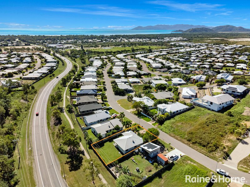 25 Deedes Crescent, Bushland Beach QLD 4818