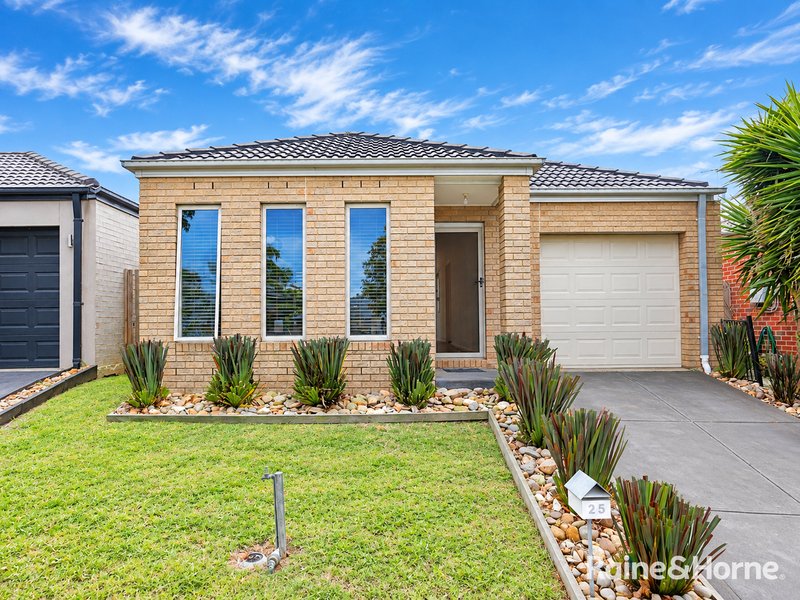 Photo - 25 Discovery Close, Craigieburn VIC 3064 - Image 1