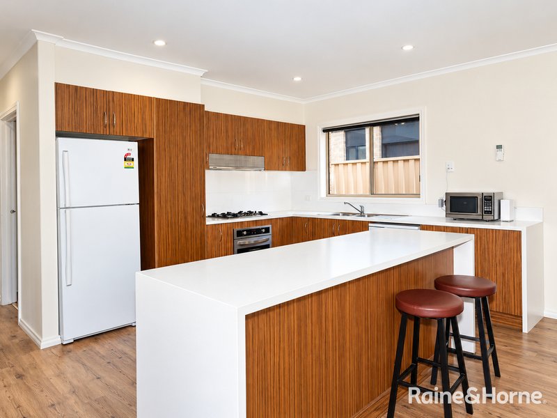 Photo - 25 Discovery Close, Craigieburn VIC 3064 - Image 6