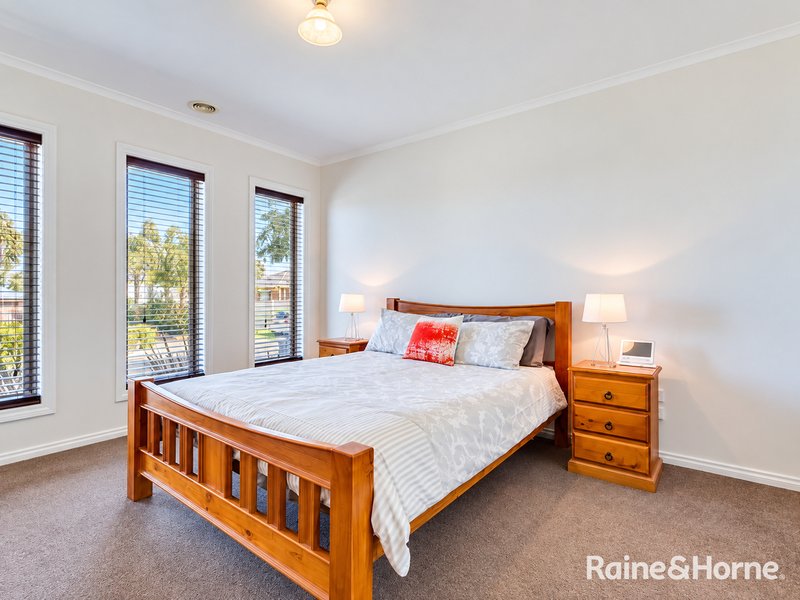 Photo - 25 Discovery Close, Craigieburn VIC 3064 - Image 8