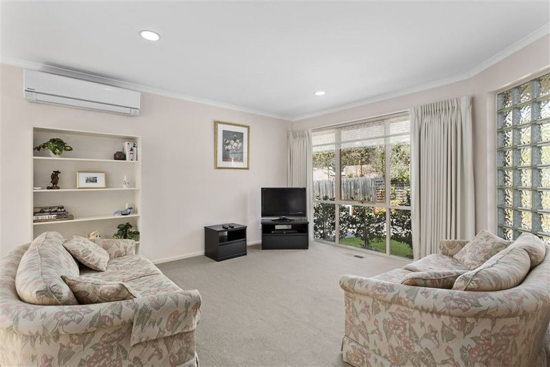 Photo - 2/5 Dorgan Street, Mount Waverley VIC 3149 - Image 2