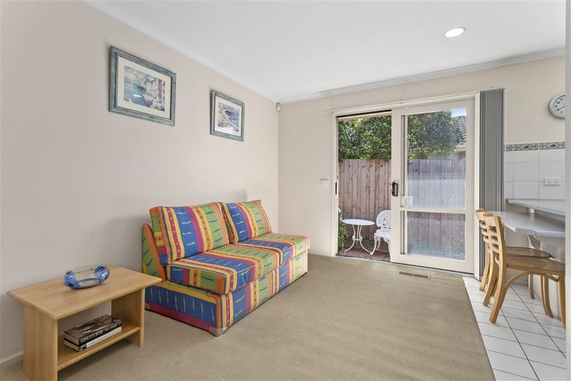 Photo - 2/5 Dorgan Street, Mount Waverley VIC 3149 - Image 4