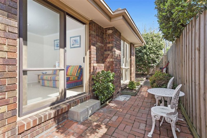 Photo - 2/5 Dorgan Street, Mount Waverley VIC 3149 - Image 9