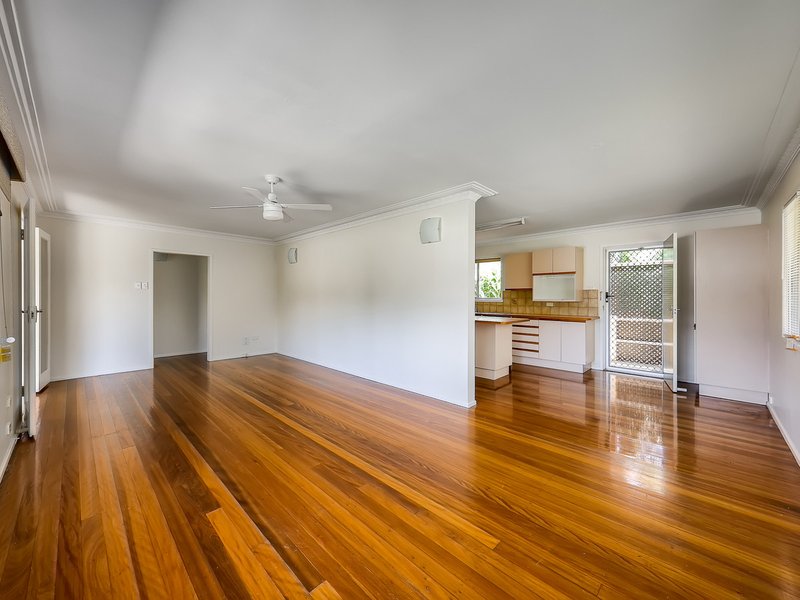 Photo - 25 Doulton Street, Stafford Heights QLD 4053 - Image 2