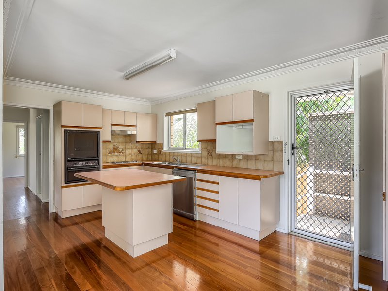 Photo - 25 Doulton Street, Stafford Heights QLD 4053 - Image 3