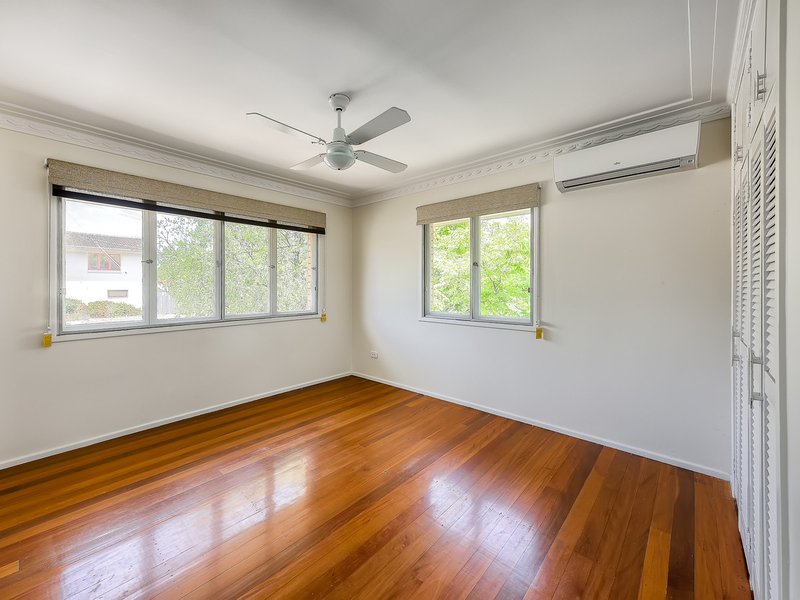 Photo - 25 Doulton Street, Stafford Heights QLD 4053 - Image 5