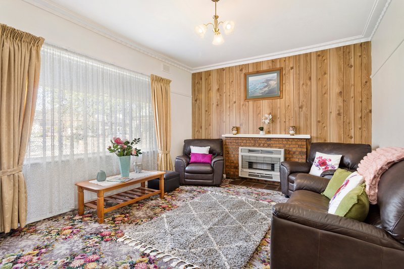 Photo - 25 Dundee Avenue, Chadstone VIC 3148 - Image 2