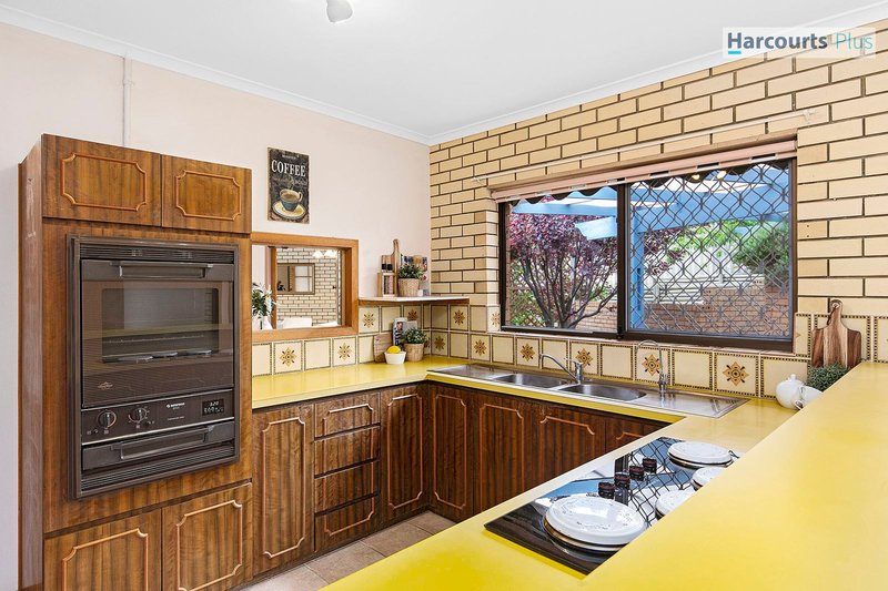 Photo - 25 Dutchman Drive, Hallett Cove SA 5158 - Image 9