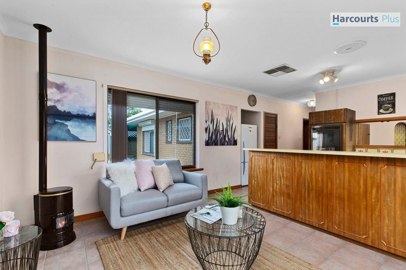 Photo - 25 Dutchman Drive, Hallett Cove SA 5158 - Image 11