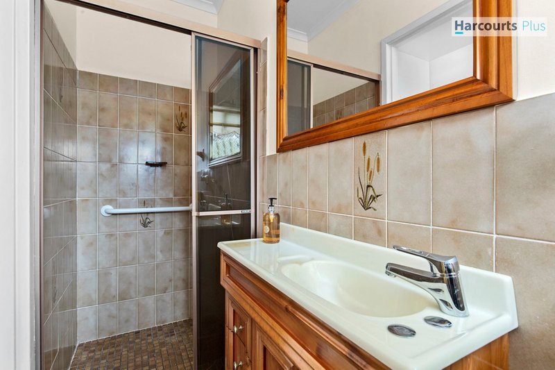 Photo - 25 Dutchman Drive, Hallett Cove SA 5158 - Image 13