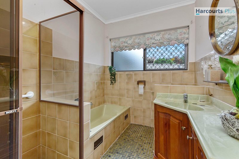 Photo - 25 Dutchman Drive, Hallett Cove SA 5158 - Image 16