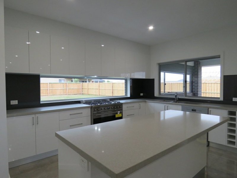 Photo - 25 Eagle Bay Terrace, Eagle Point VIC 3878 - Image 2