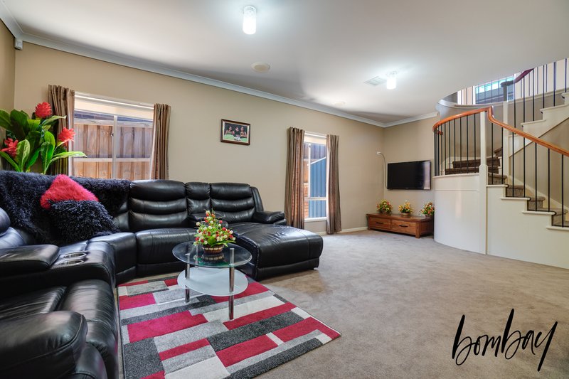 Photo - 25 Eagleview Way, Craigieburn VIC 3064 - Image 5