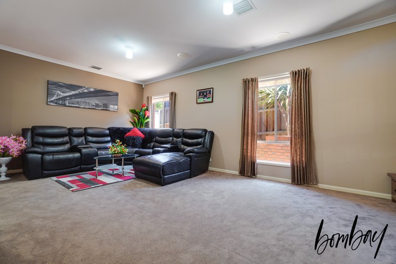 Photo - 25 Eagleview Way, Craigieburn VIC 3064 - Image 6