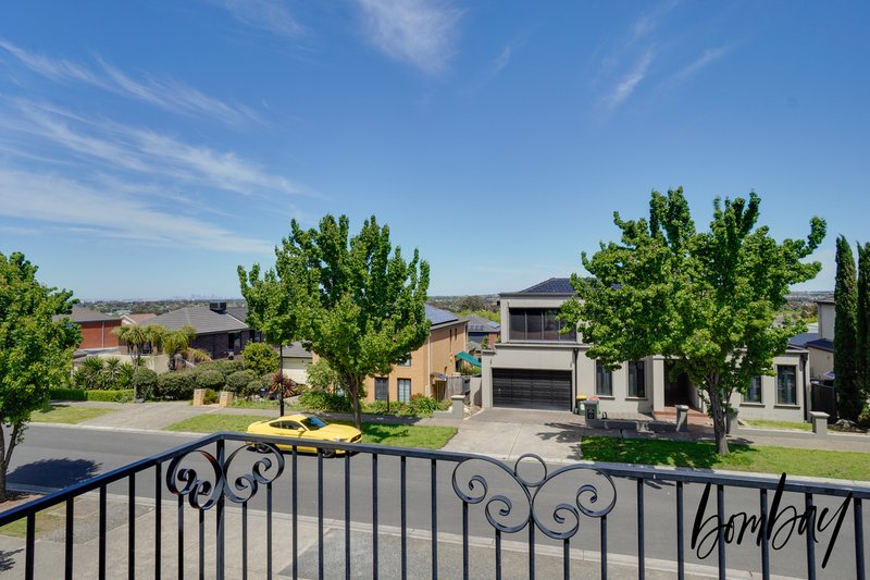 Photo - 25 Eagleview Way, Craigieburn VIC 3064 - Image 15