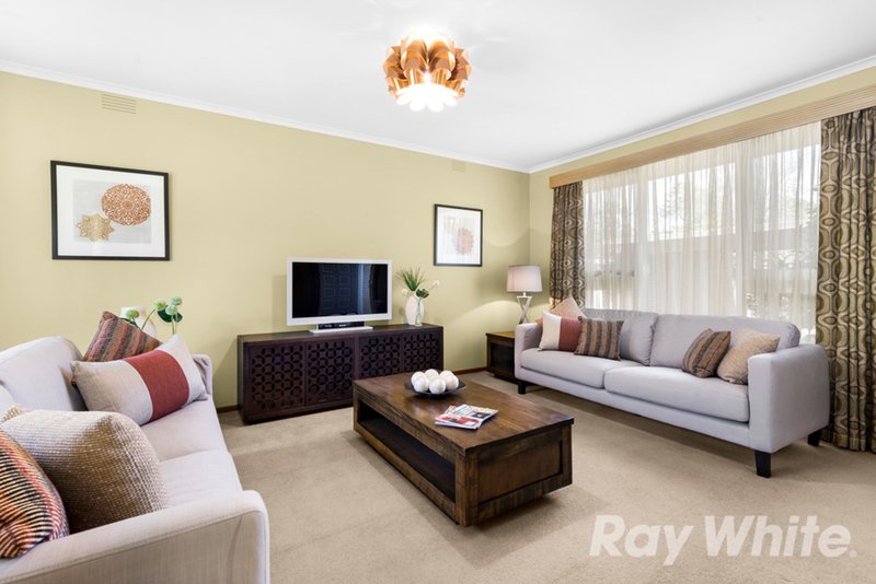 Photo - 25 Eastleigh Drive, Glen Waverley VIC 3150 - Image 4