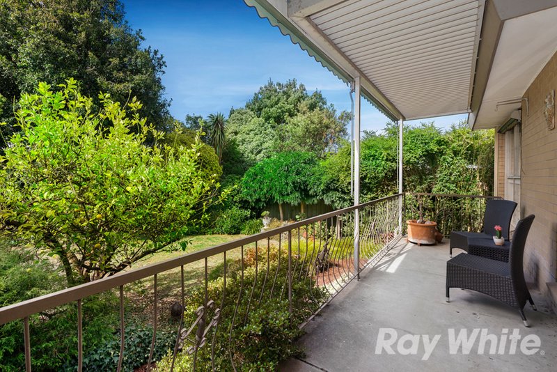 Photo - 25 Eastleigh Drive, Glen Waverley VIC 3150 - Image 8