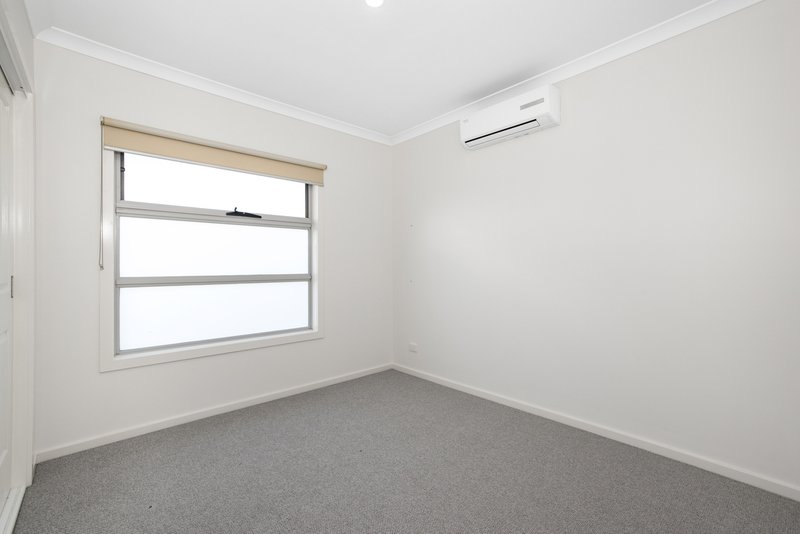 Photo - 2/5 Elsey Road, Reservoir VIC 3073 - Image 4