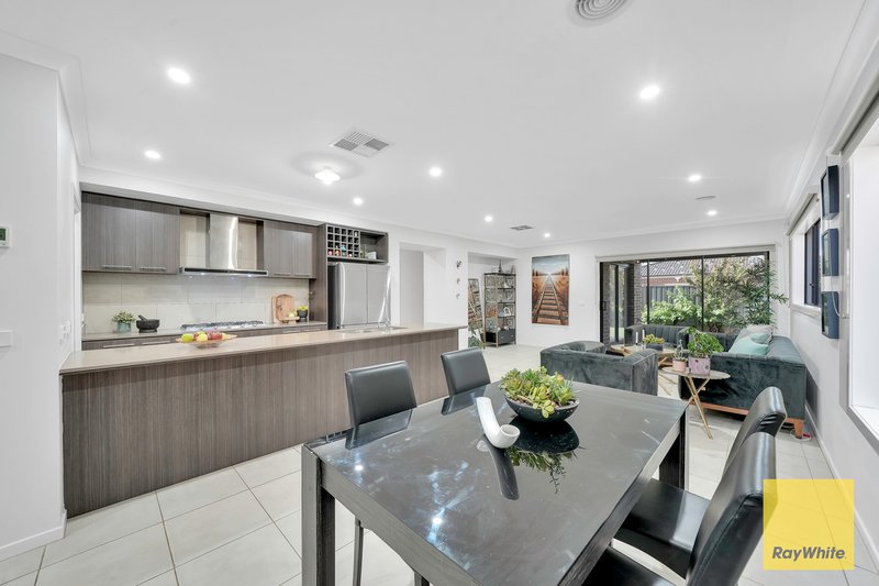 Photo - 25 Enterprise Circuit, Fraser Rise VIC 3336 - Image 6