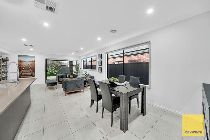 Photo - 25 Enterprise Circuit, Fraser Rise VIC 3336 - Image 9