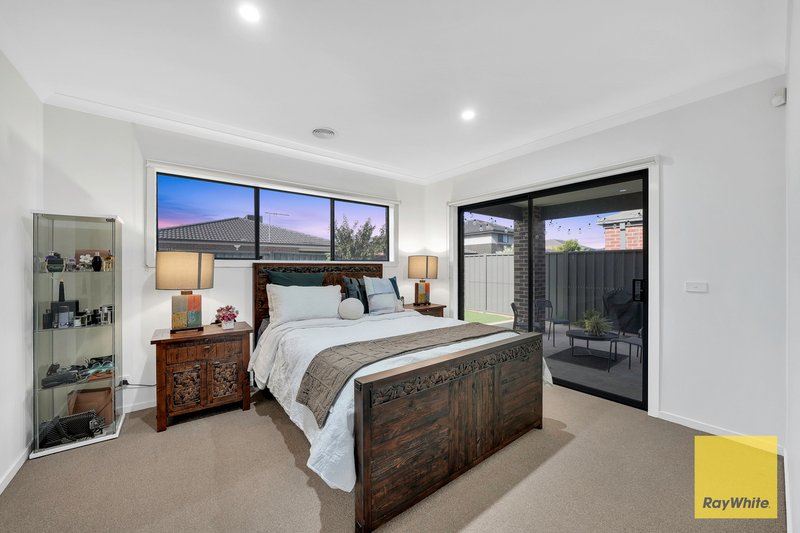 Photo - 25 Enterprise Circuit, Fraser Rise VIC 3336 - Image 11