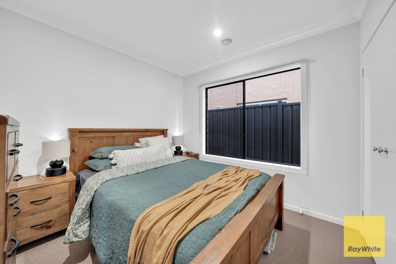 Photo - 25 Enterprise Circuit, Fraser Rise VIC 3336 - Image 13