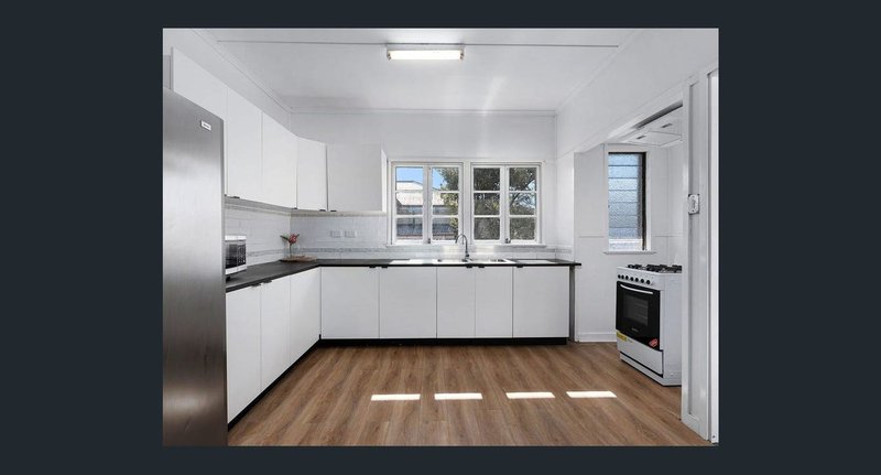 Photo - 25 Ernest Street, Leichhardt QLD 4305 - Image 3