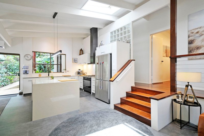 Photo - 25 Esperance Close, Elanora QLD 4221 - Image 3