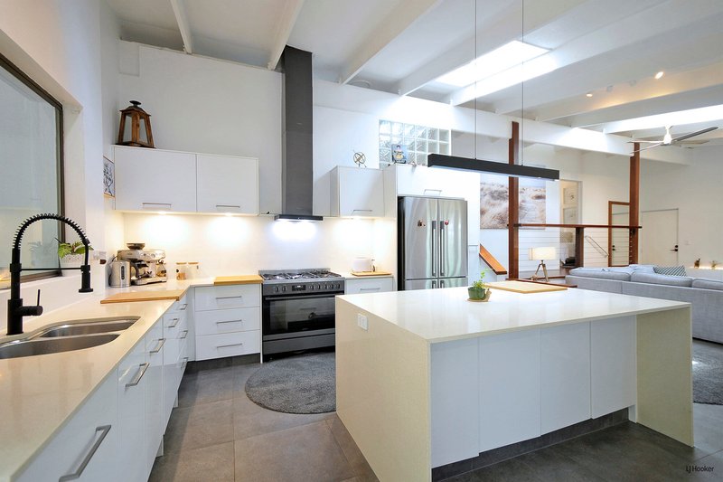 Photo - 25 Esperance Close, Elanora QLD 4221 - Image 5