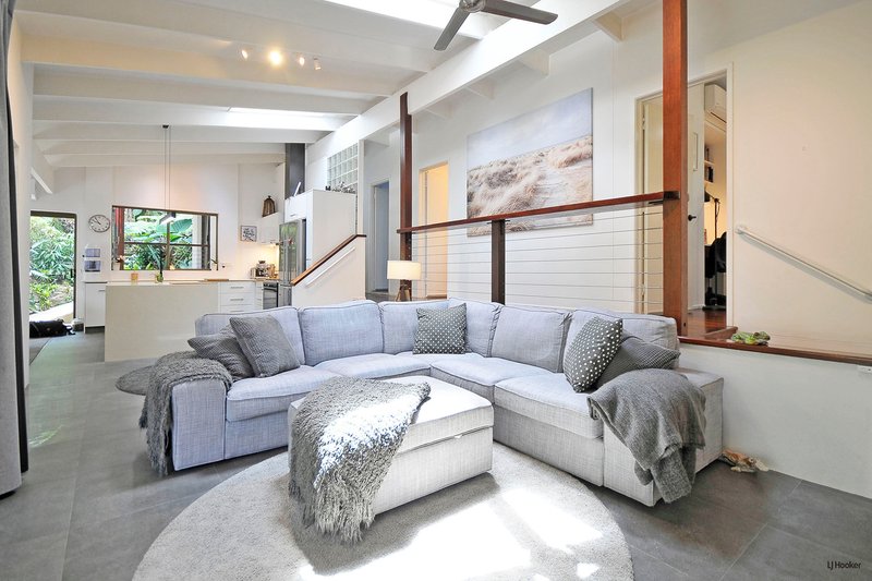 Photo - 25 Esperance Close, Elanora QLD 4221 - Image 7